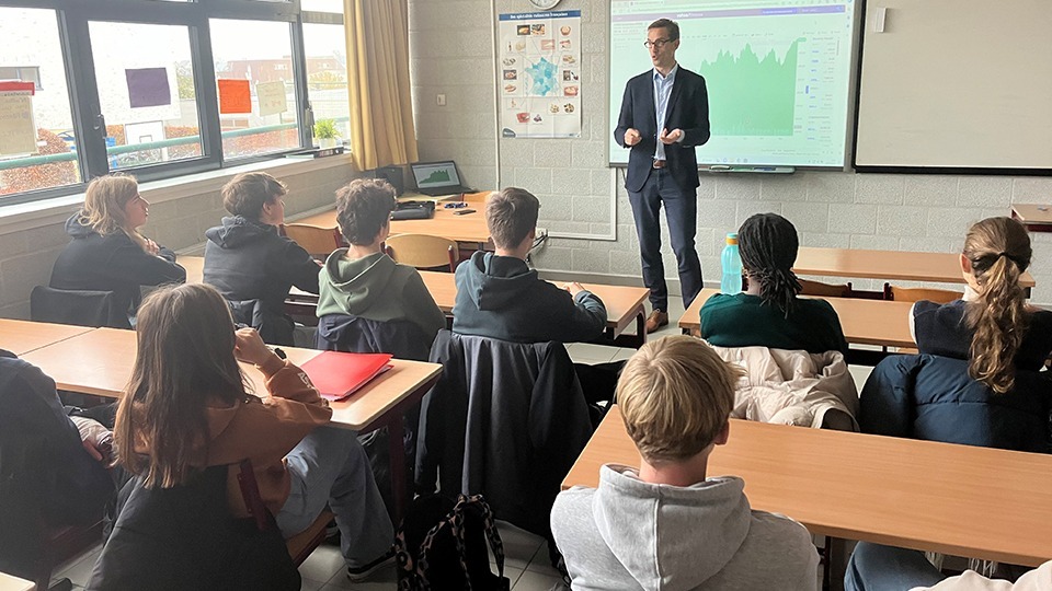Beursexpert Tom Simonts voor de klas